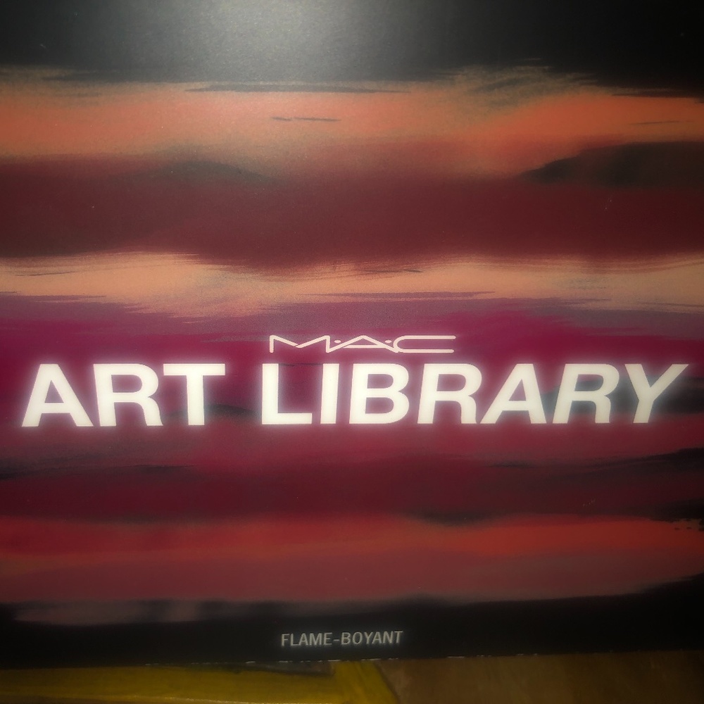 NIB MAC 🎨 ART LIBRARY- FLAME BOYANT